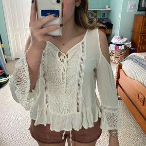 Awesome cream colored Melrose and Market Size M long sleeve shirt!